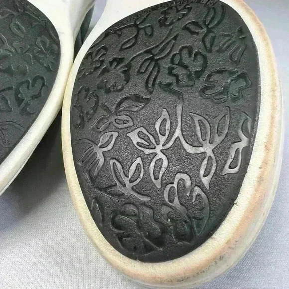 Lightly used  TRAQ BY ALEGRIA "QIN" WOMENS SMART WALKING SHOES BLACK - Picture 10 of 13